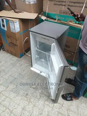 Brand New HISENSE Table Top Fridge/Silver/90l/External/Silva