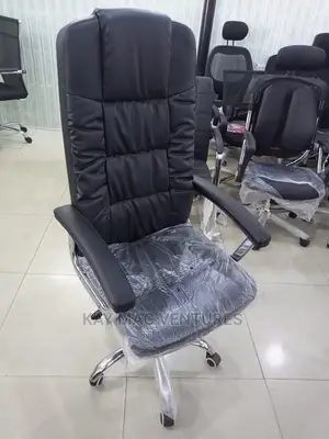 Quality Executive Swivel Leather Office Chair.