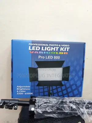 LED 800 Pro Video Light Kit With Battery, Charger, Stand