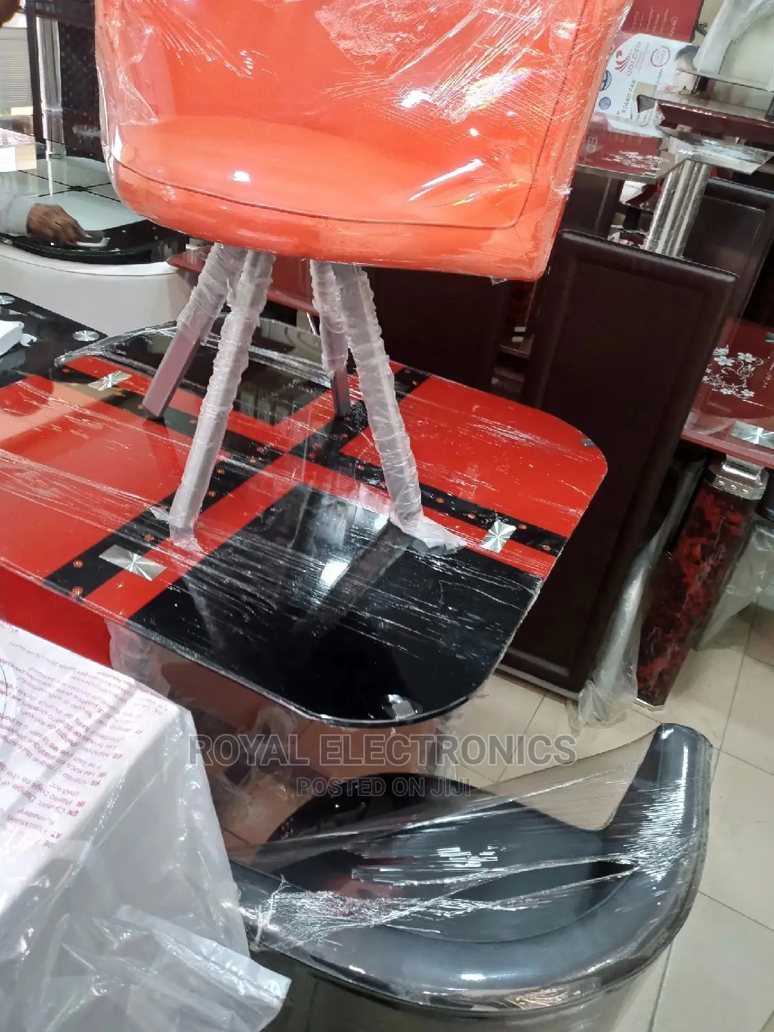 New Authentic Dinner Set With 4 Chairs