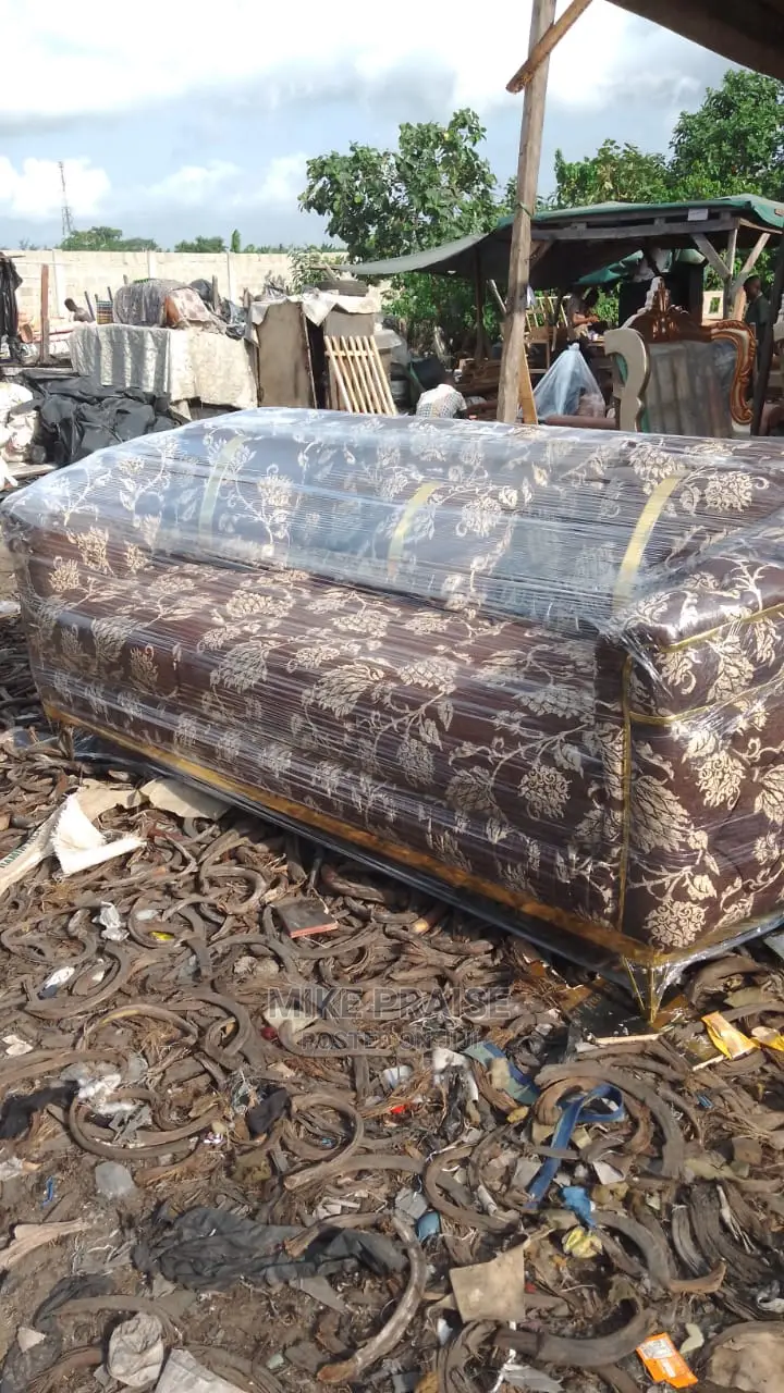 Quality 7 Seater Sofa With a Center Table