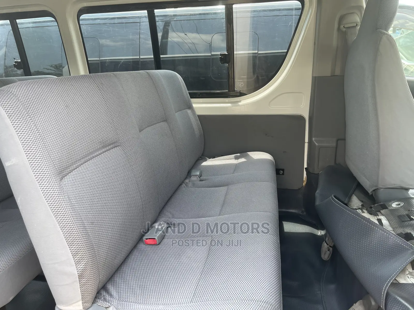 Toyota HiAce 2010 White