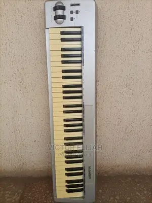 Midi Keyboards, Pianos