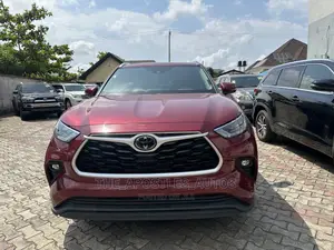 Toyota Highlander XLE 2021 Red