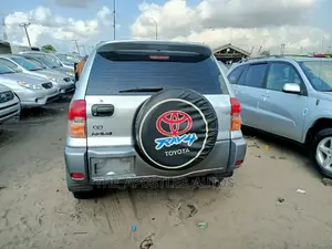 Toyota RAV4 Base FWD 2001 Silver