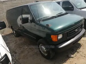 Photo - Ford E350 2006 Green