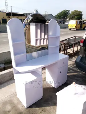 A Quality Dressing Mirror