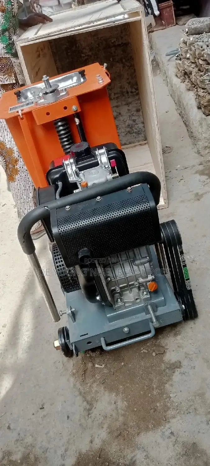 Complete Diesel Asphalt Cutting Machine
