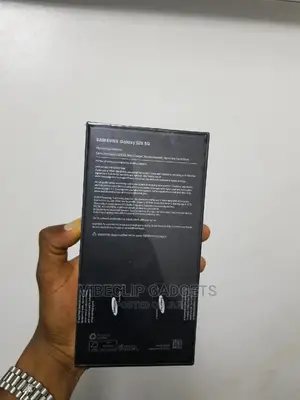 New Samsung Galaxy S20 128 GB Gray