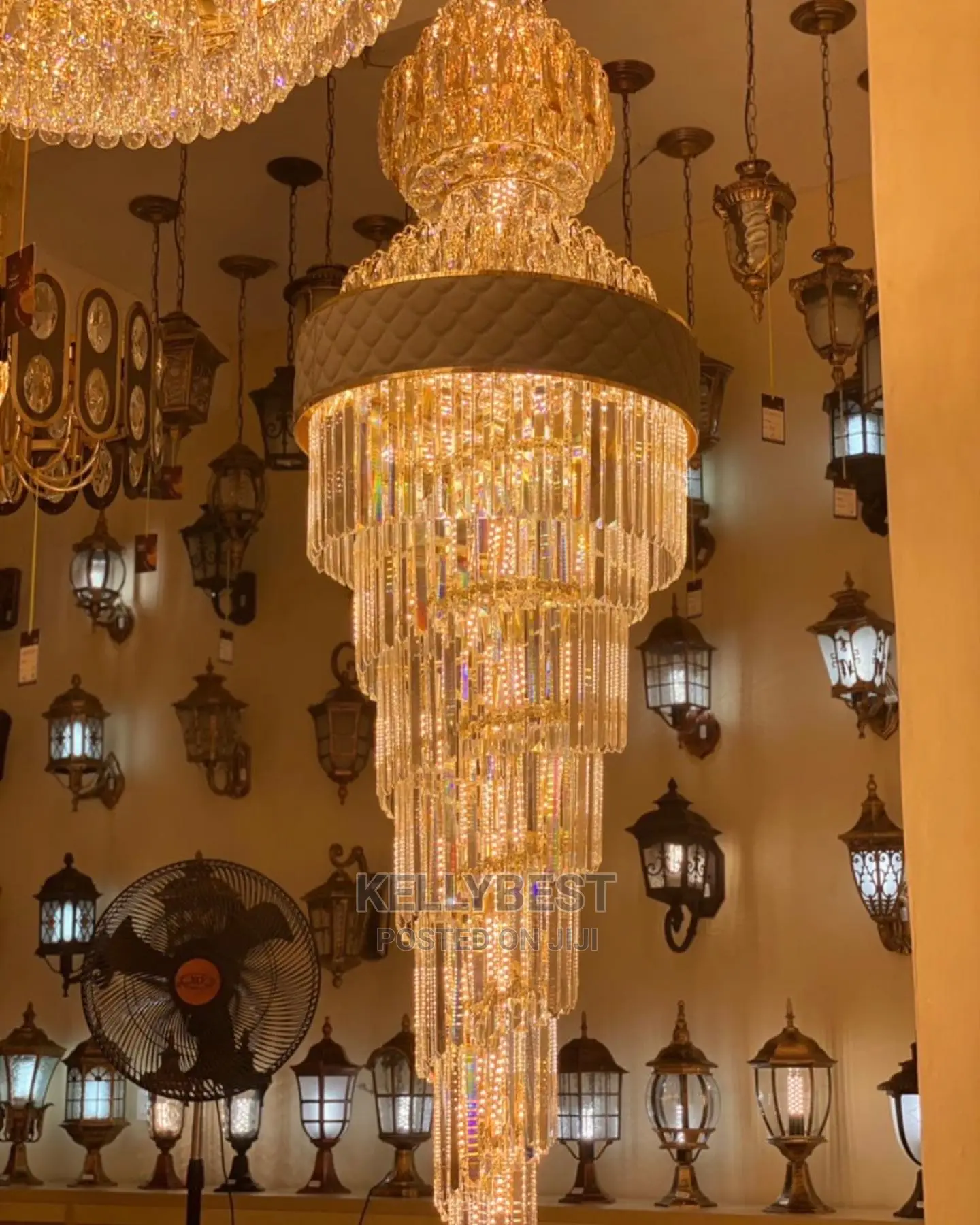 Luxury Ceiling Mounted LED Crystal Chandelier Dropping Light. 