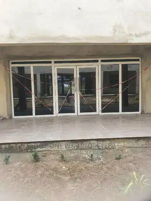 Very Strong Aluminium Partitioning With Door