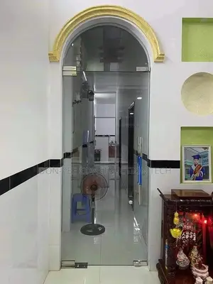 Frameless Glass Door