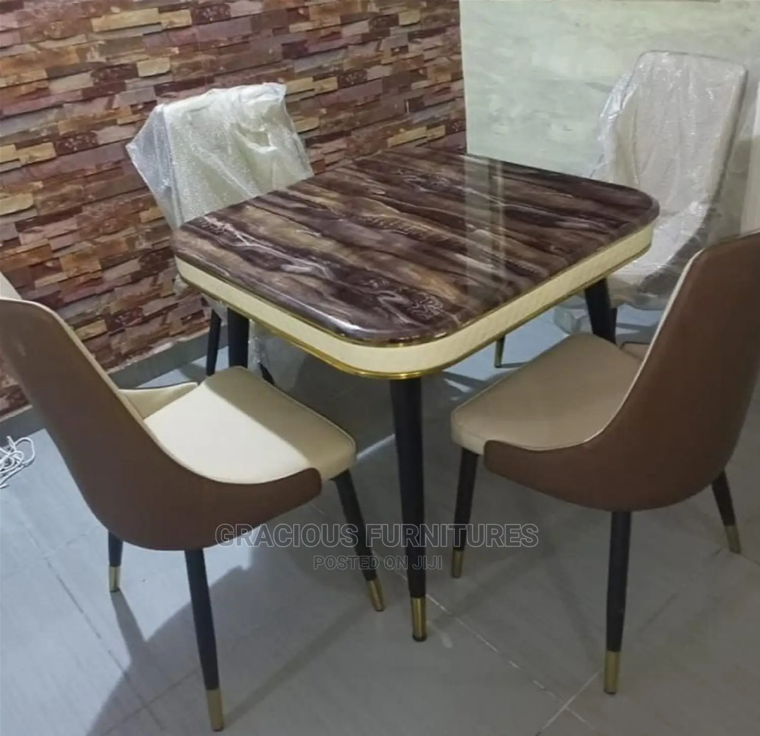 Quality Dining Table by 4seaters