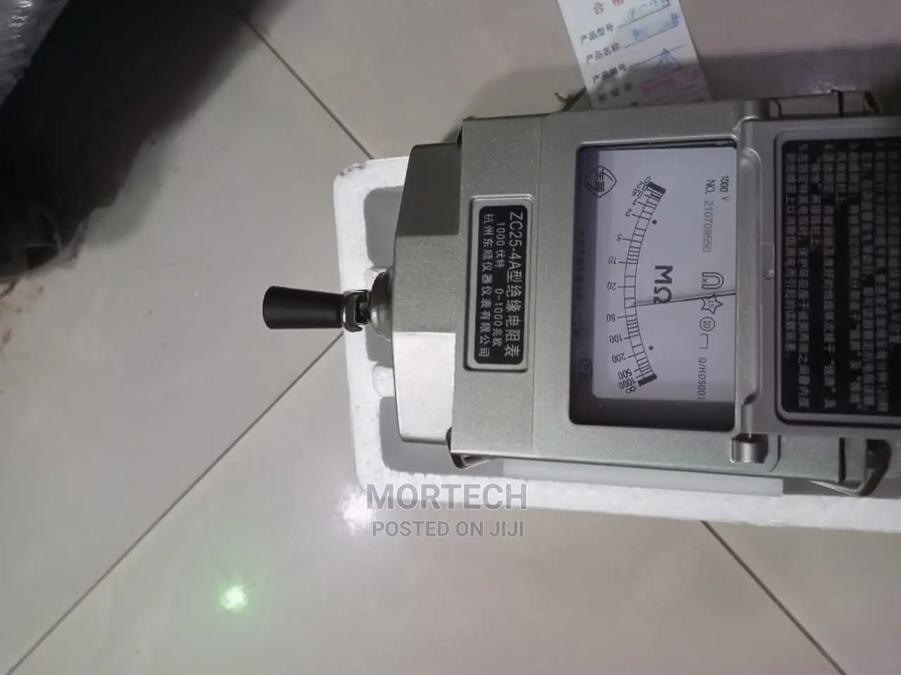 Analog Whining Megger / Insulation Tester