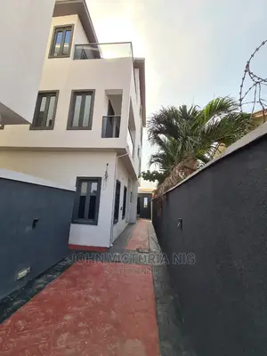 5bdrm Duplex in Magodo Fase One for sale
