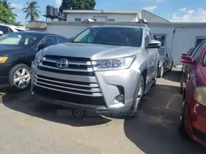Toyota Highlander XLE V6 4x2 (3.5L 6cyl 6A) 2016 Silver