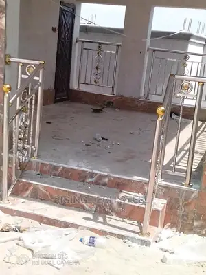 Stainless Handrail With Gold Accessories