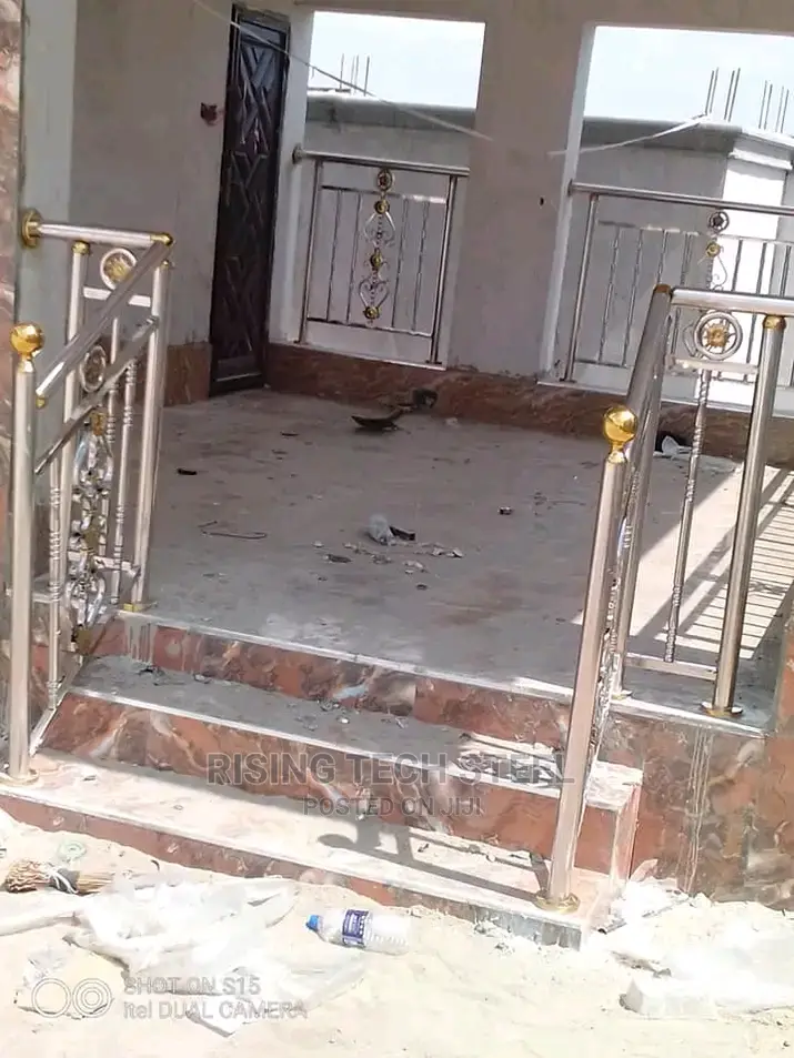 Stainless Handrail With Gold Accessories
