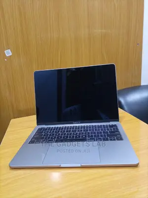 Laptop Apple MacBook Pro 2017 16GB Intel Core I7 SSD 256GB