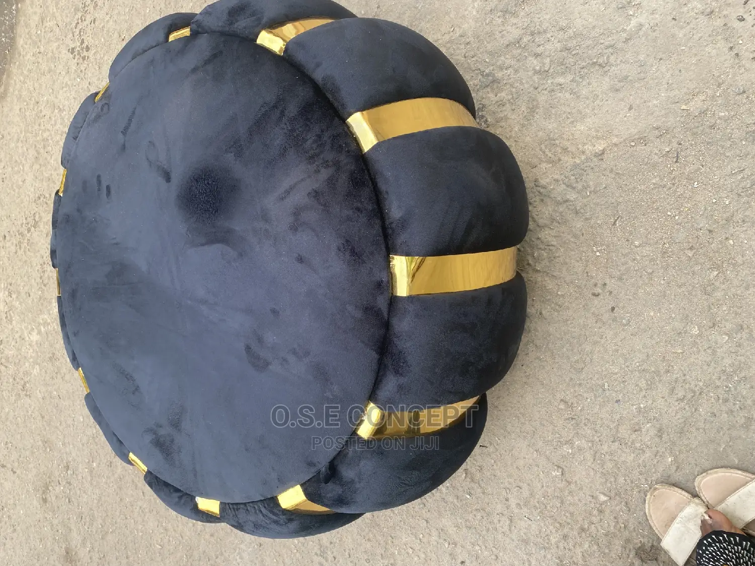 A Unique Puffted in Round Shape for Offices and HOMES