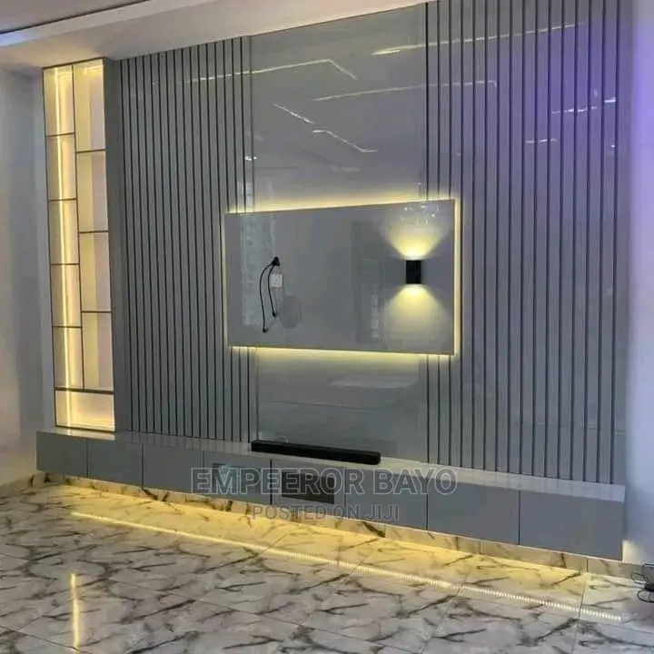 T v Console