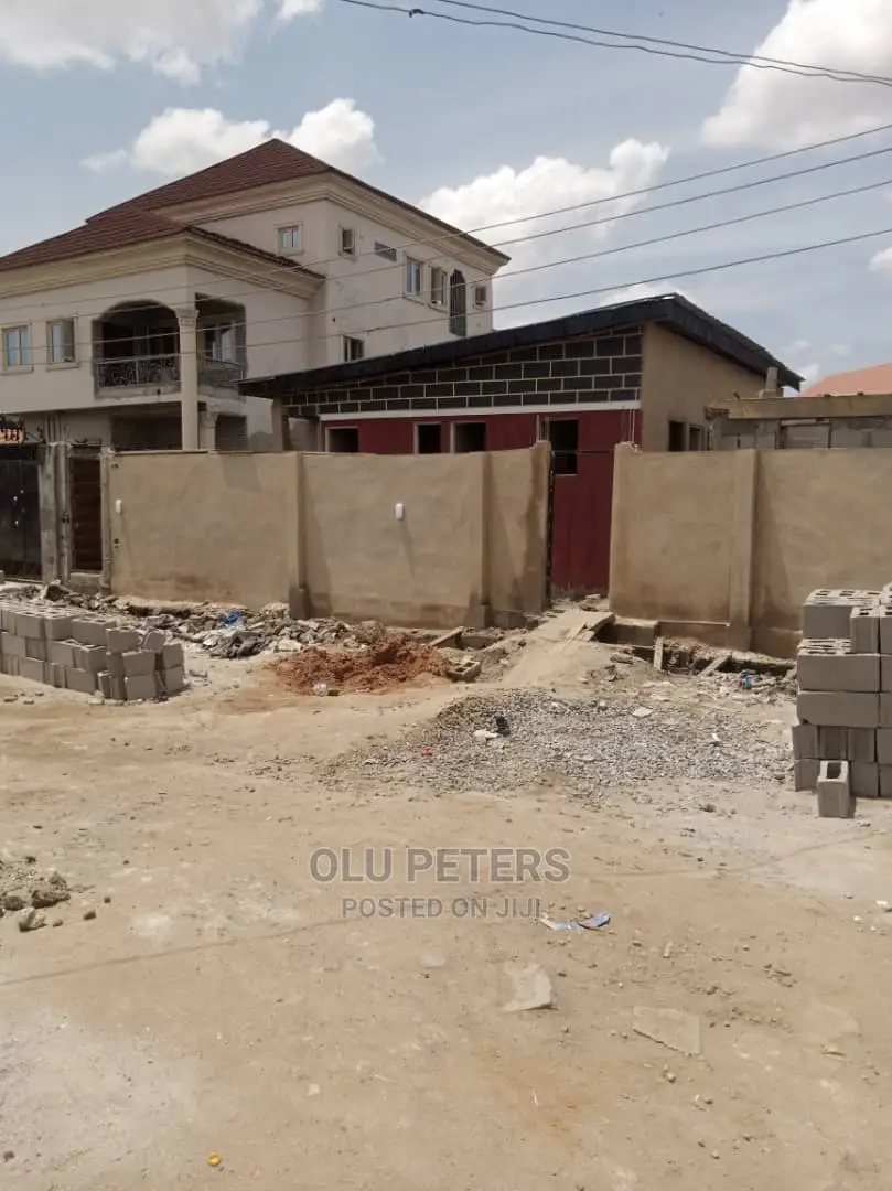 Studio Apartment in Oshinfolarin Yaba for sale