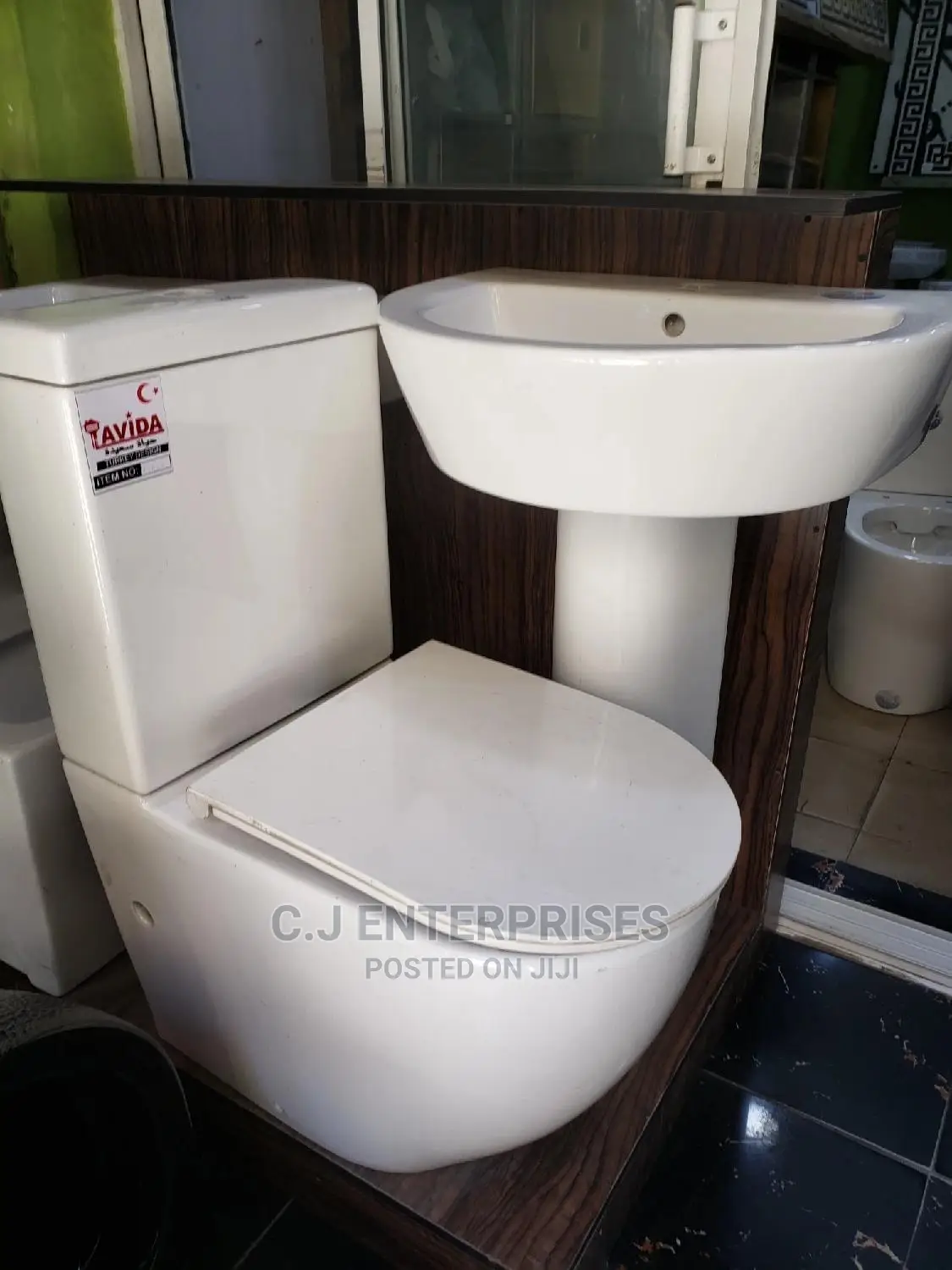 Wc Set Oval Shape