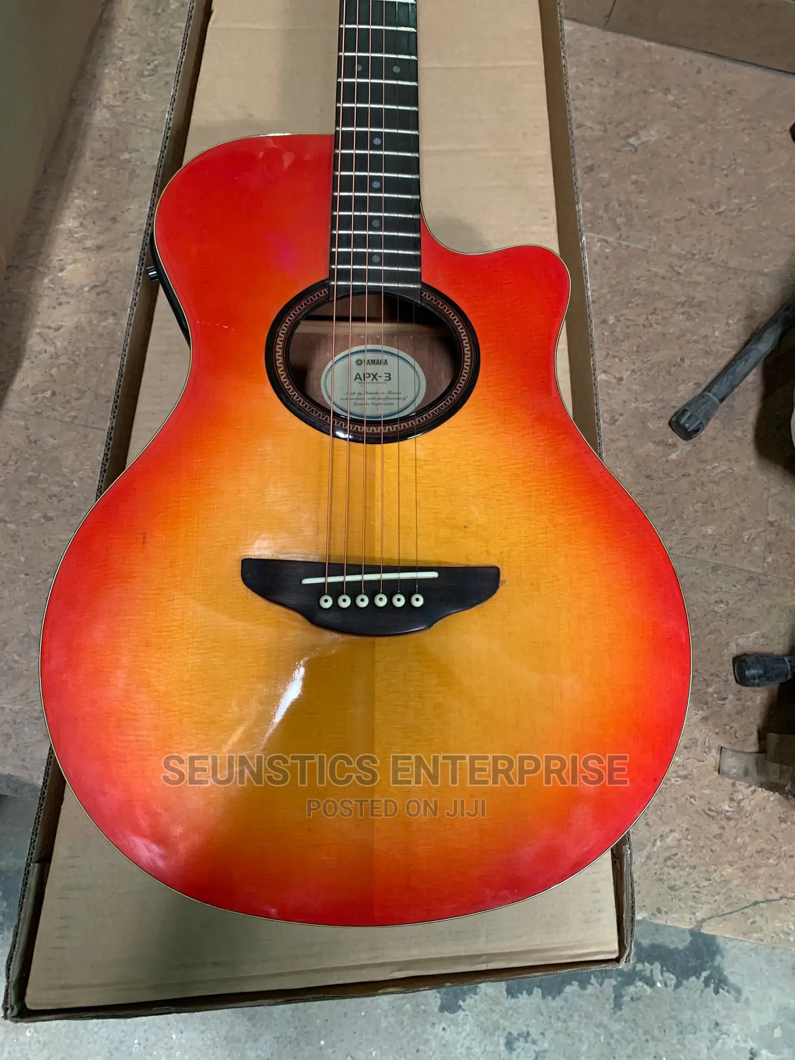 Quality Yamaha Apx-3 Electro Acoustic Guitar