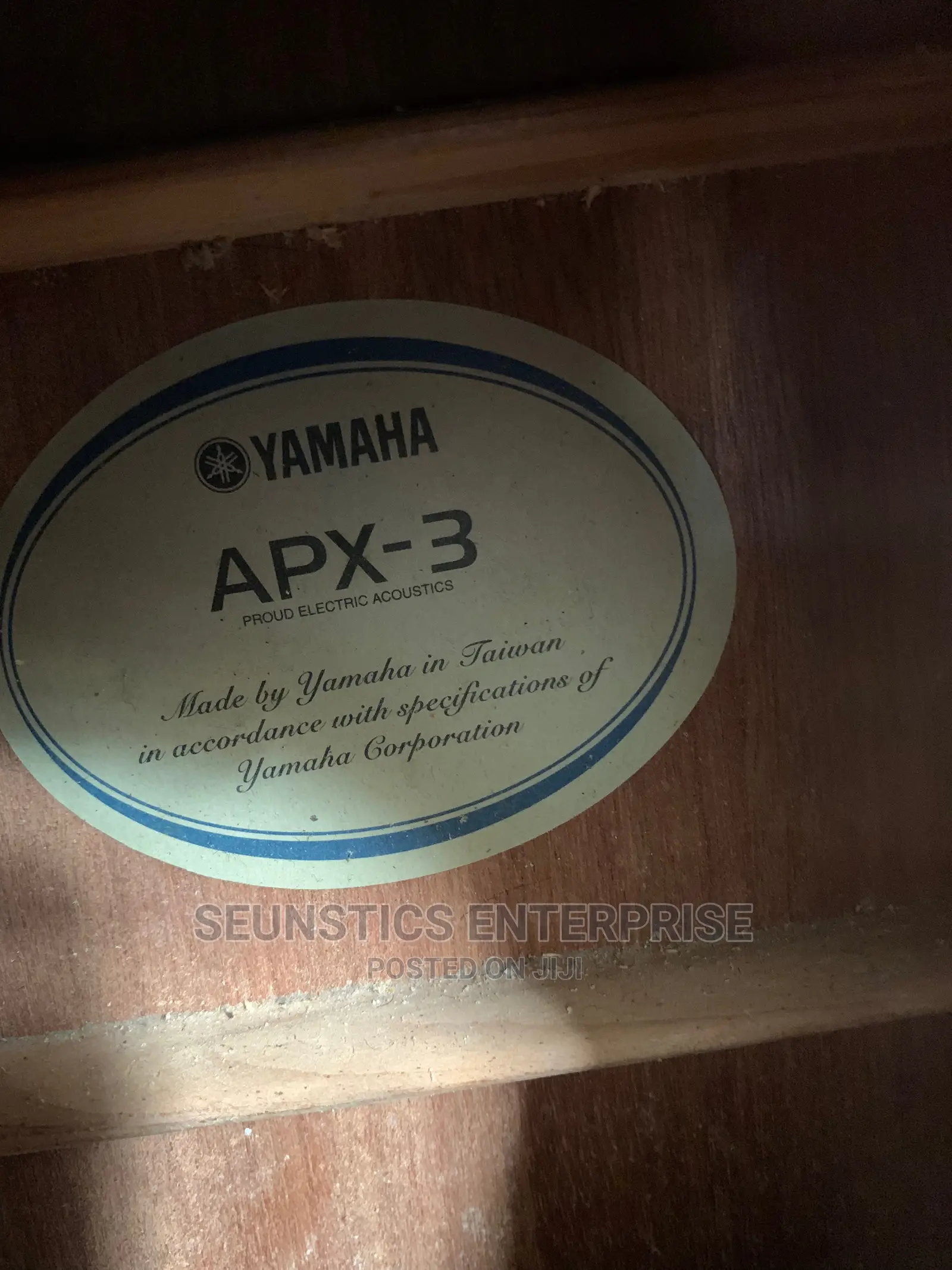 Quality Yamaha Apx-3 Electro Acoustic Guitar