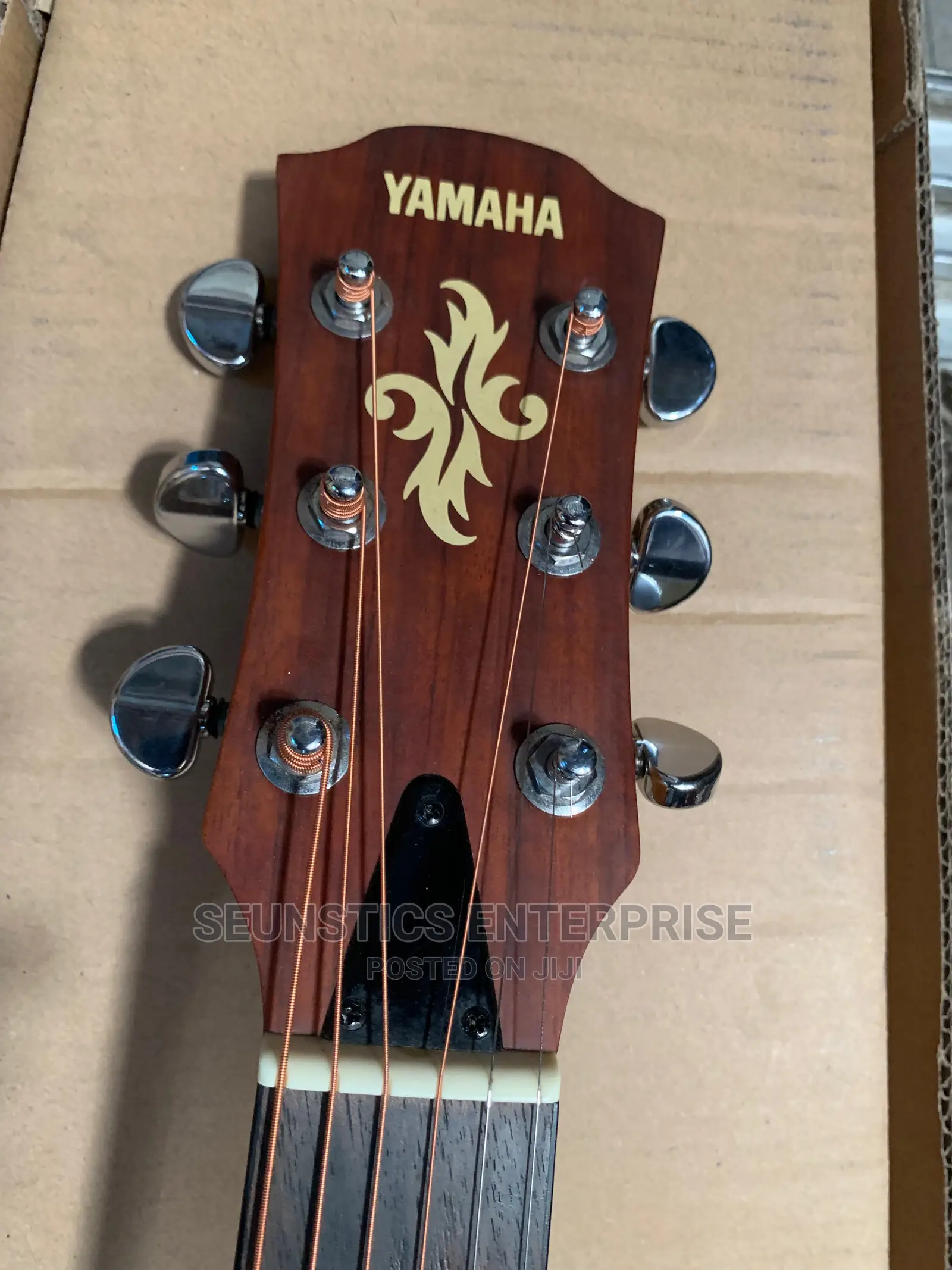 Quality Yamaha Apx-3 Electro Acoustic Guitar