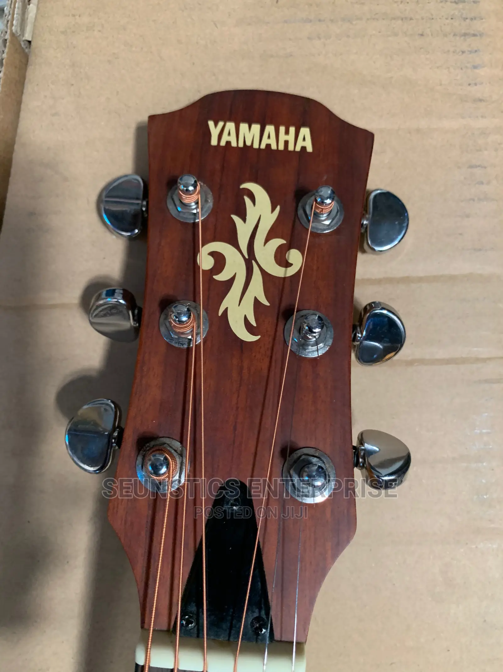 Quality Yamaha Apx-3 Electro Acoustic Guitar