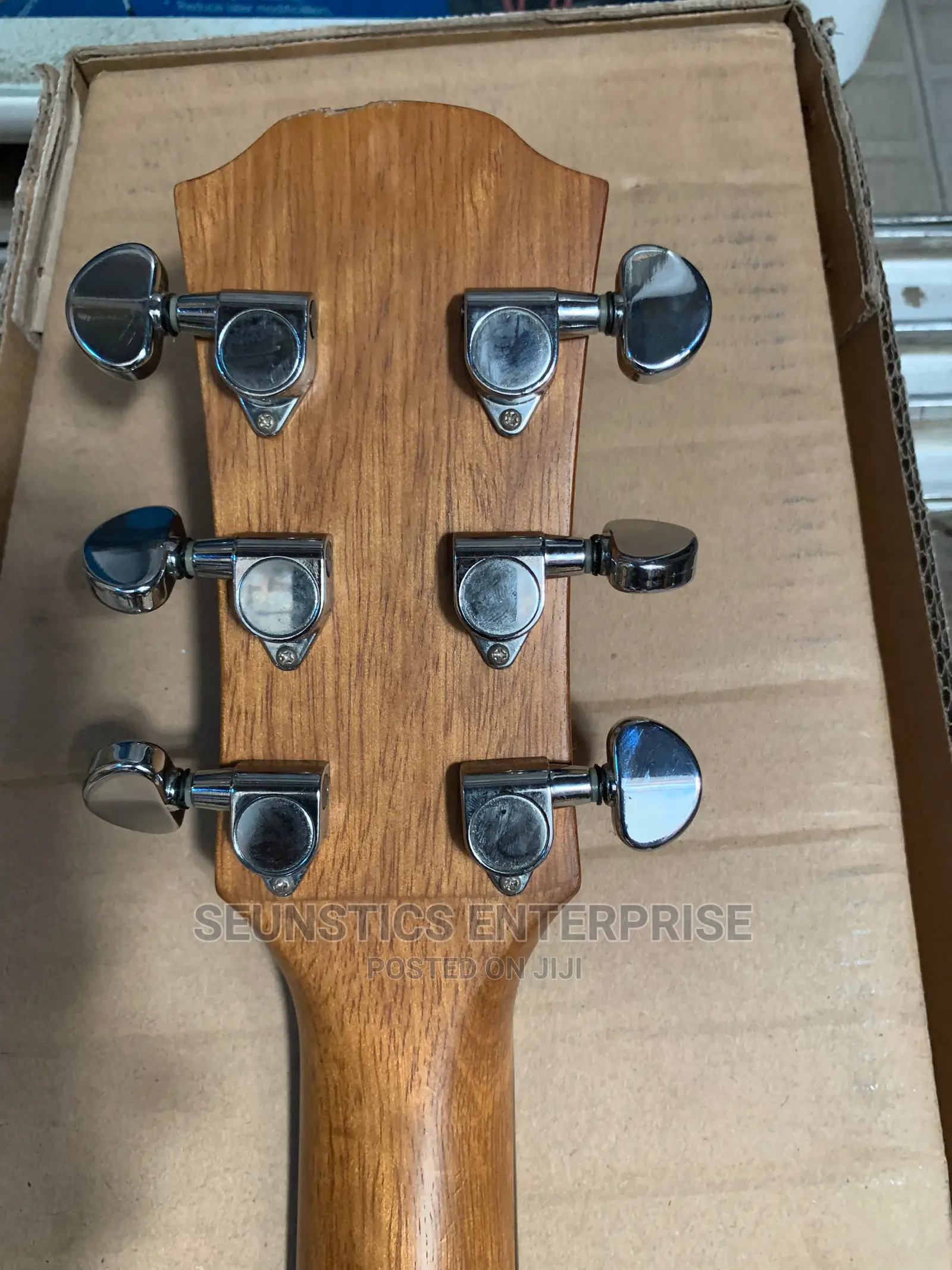Quality Yamaha Apx-3 Electro Acoustic Guitar