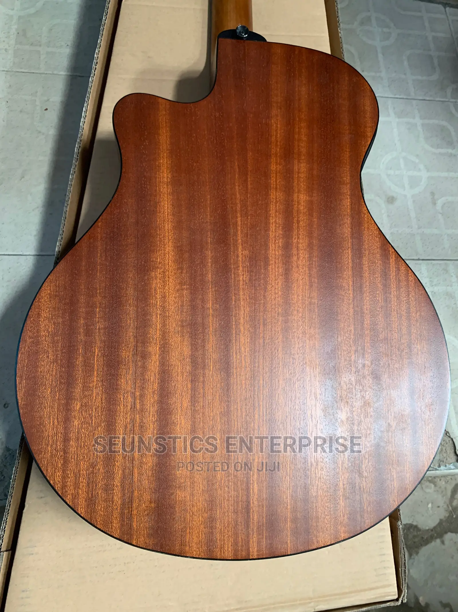 Quality Yamaha Apx-3 Electro Acoustic Guitar