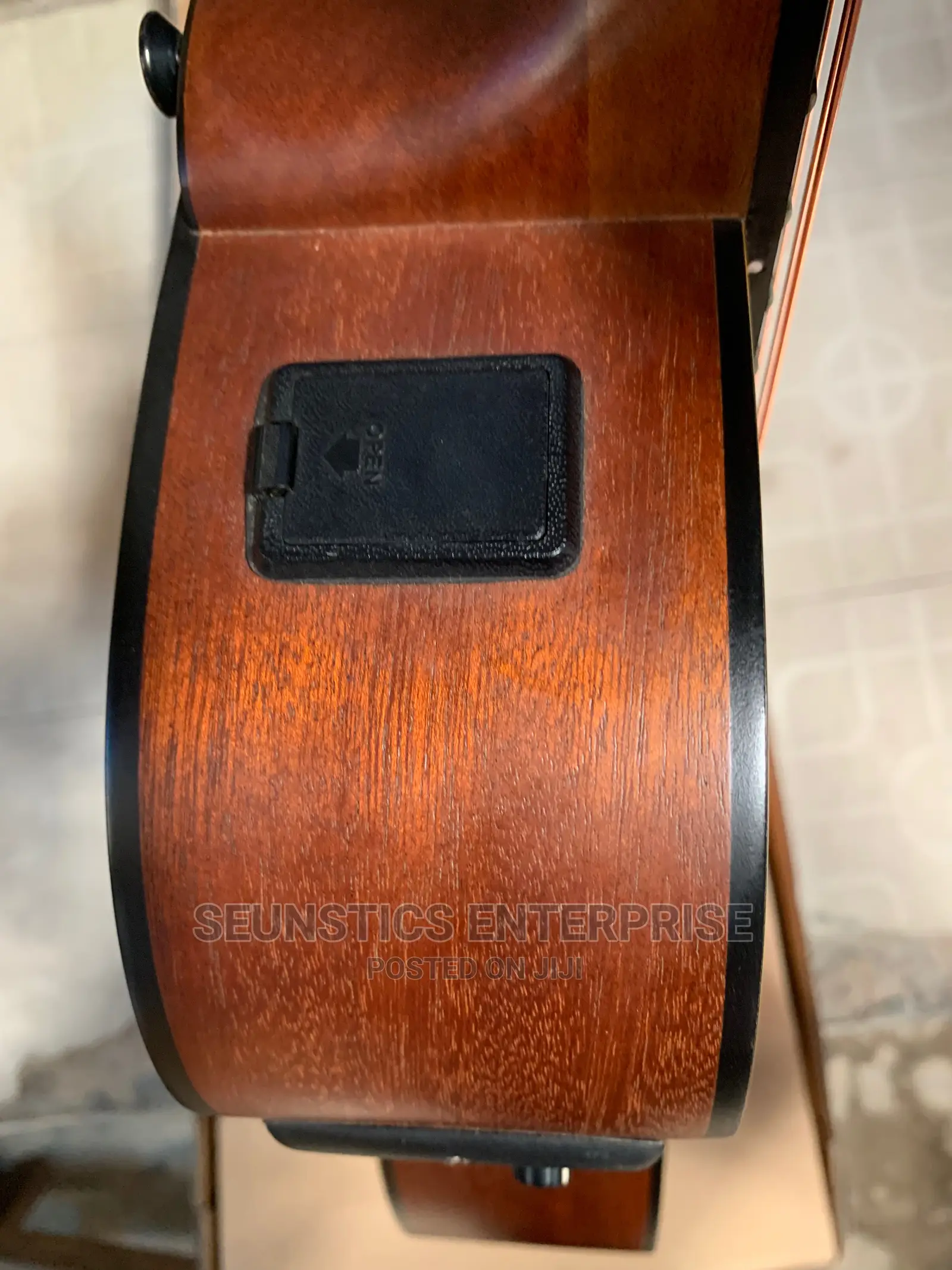 Quality Yamaha Apx-3 Electro Acoustic Guitar