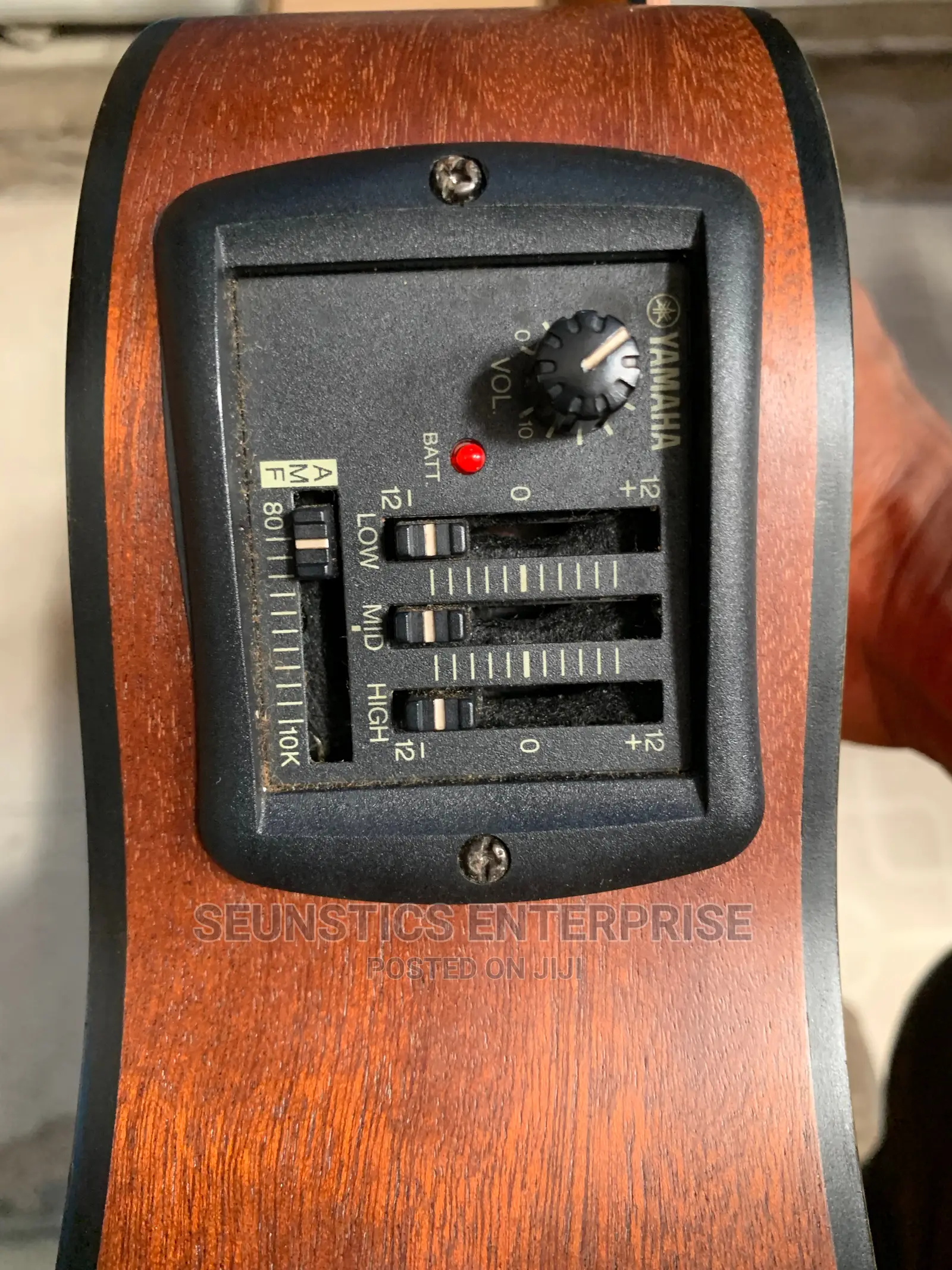 Quality Yamaha Apx-3 Electro Acoustic Guitar