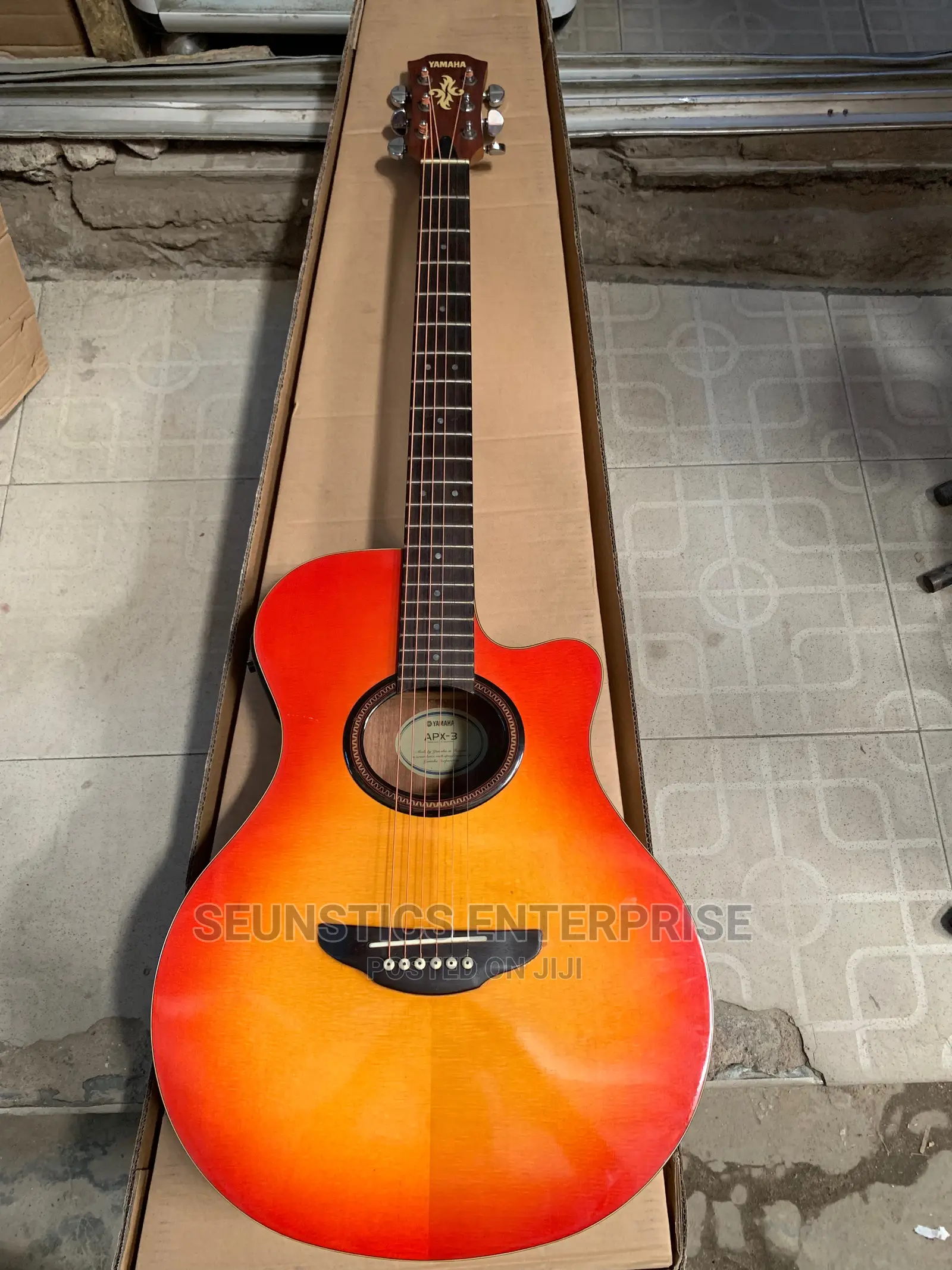 Quality Yamaha Apx-3 Electro Acoustic Guitar