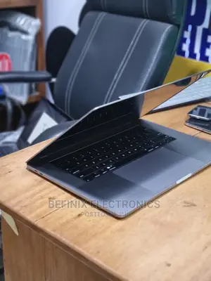 Laptop Apple MacBook Pro 2019 32GB Intel Core I7 SSD 1T