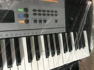 Yamaha YPT225 Keyboard
