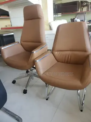 Quality Executive Swivel Leather Office Chair. 