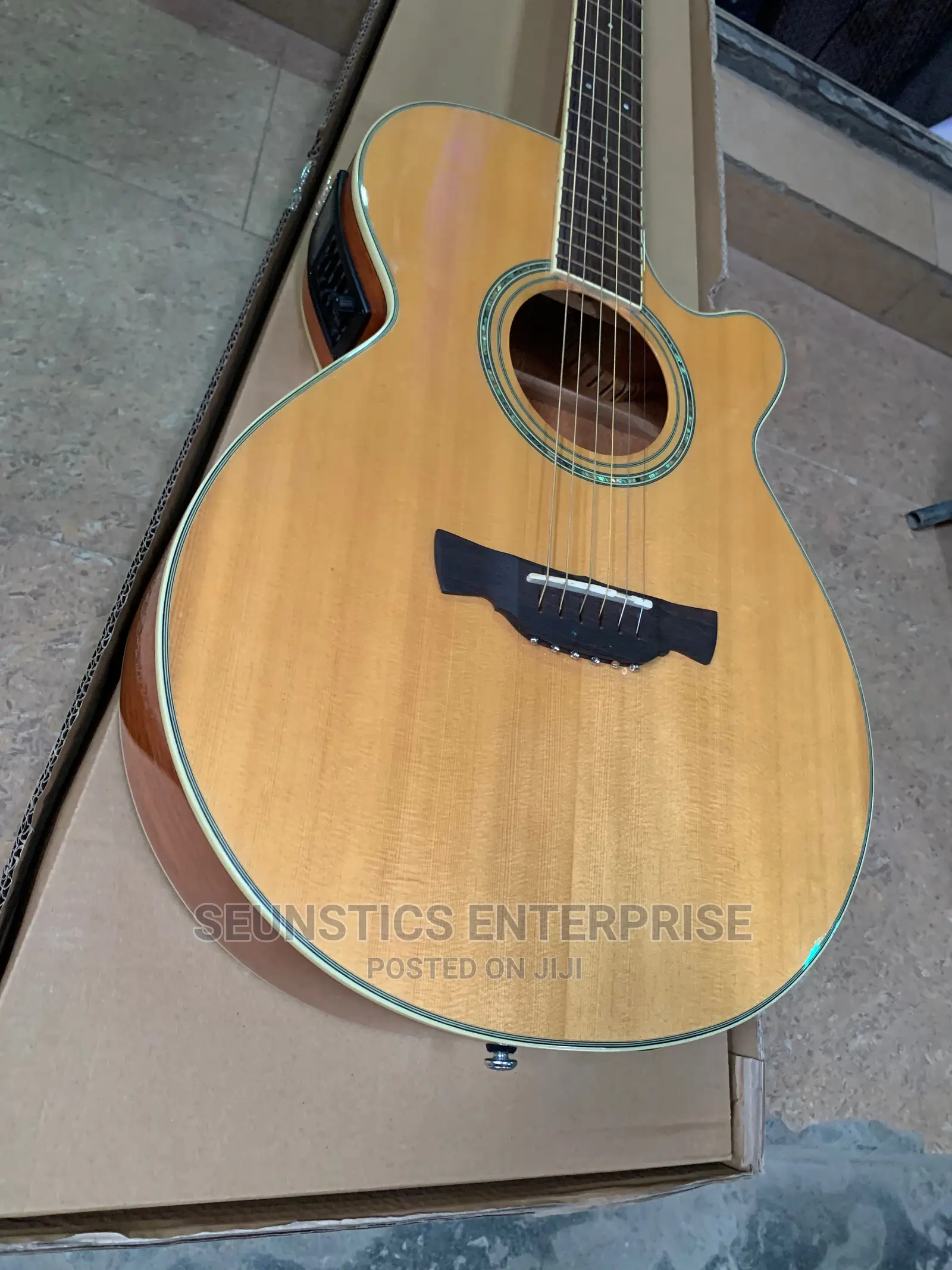 Quality Crafter Sure Plus Electro Acoustic Guitar