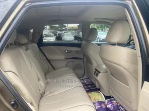 Toyota Venza V6 AWD 2011 Gold