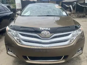 Toyota Venza V6 AWD 2011 Gold