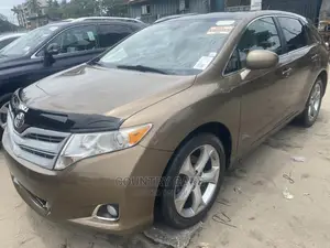 Toyota Venza V6 AWD 2011 Gold