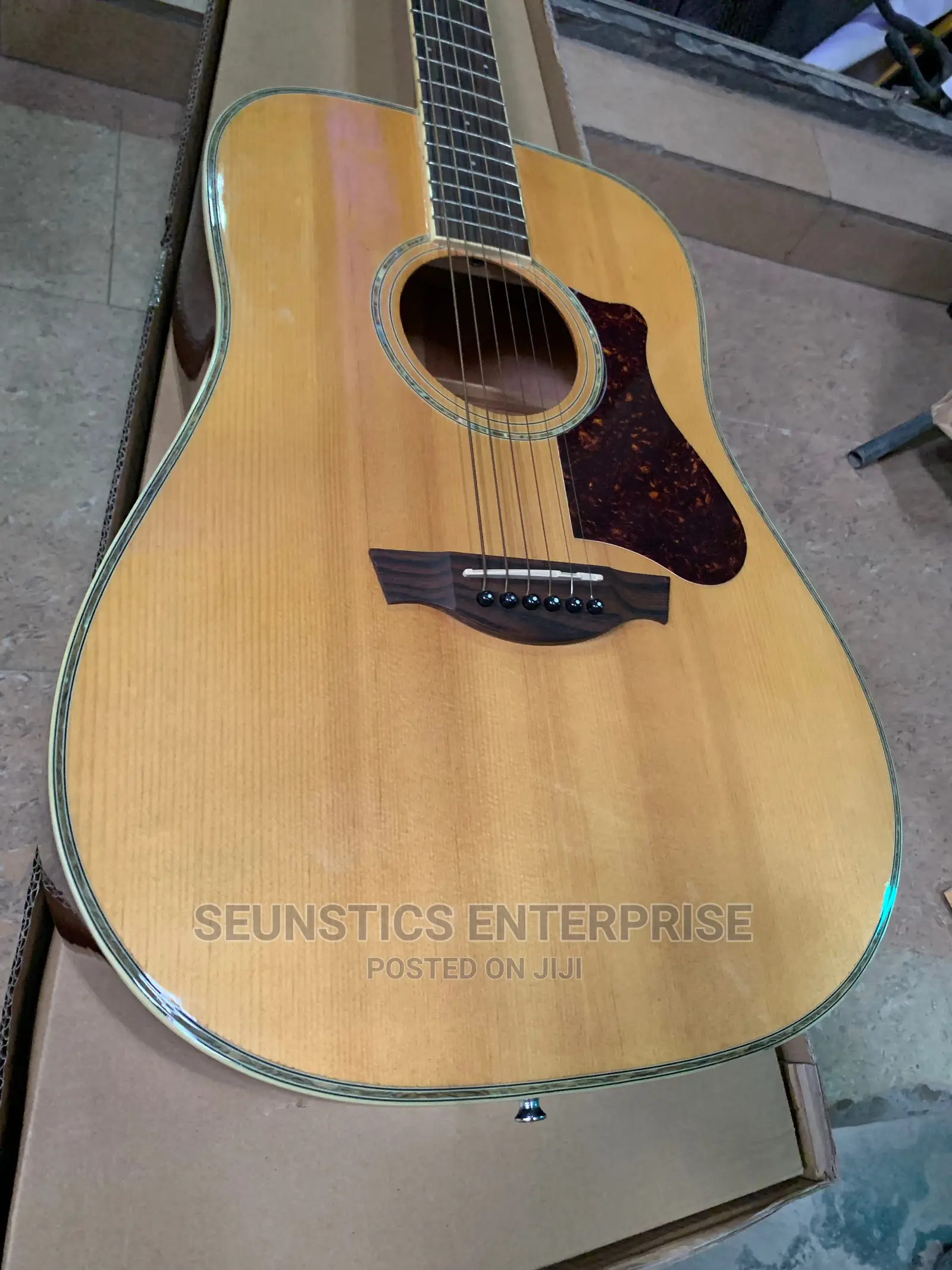Quality Orange Wood Pure Acoustic Giitar