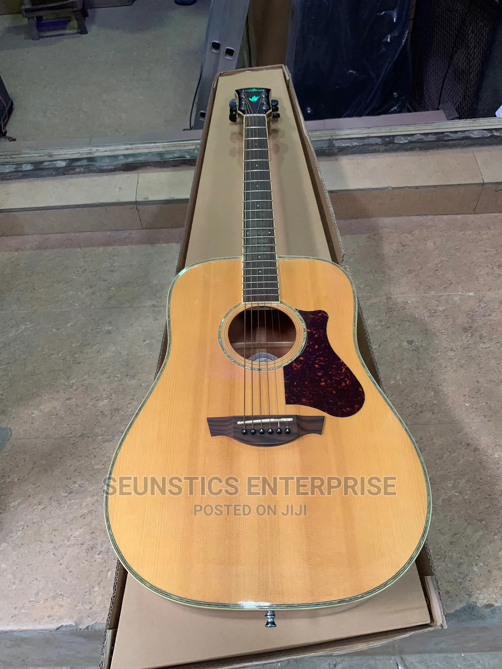 Quality Orange Wood Pure Acoustic Giitar