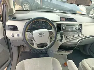Toyota Sienna LE 7 Passenger Mobility 2011 Silver