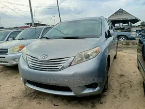 Toyota Sienna LE 7 Passenger Mobility 2011 Silver