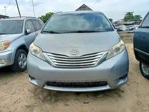 Toyota Sienna LE 7 Passenger Mobility 2011 Silver