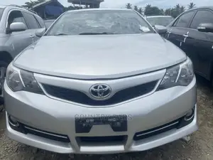 Toyota Camry SE V6 4dr Sedan (3.5L 6cyl 6A) 2012 Silver