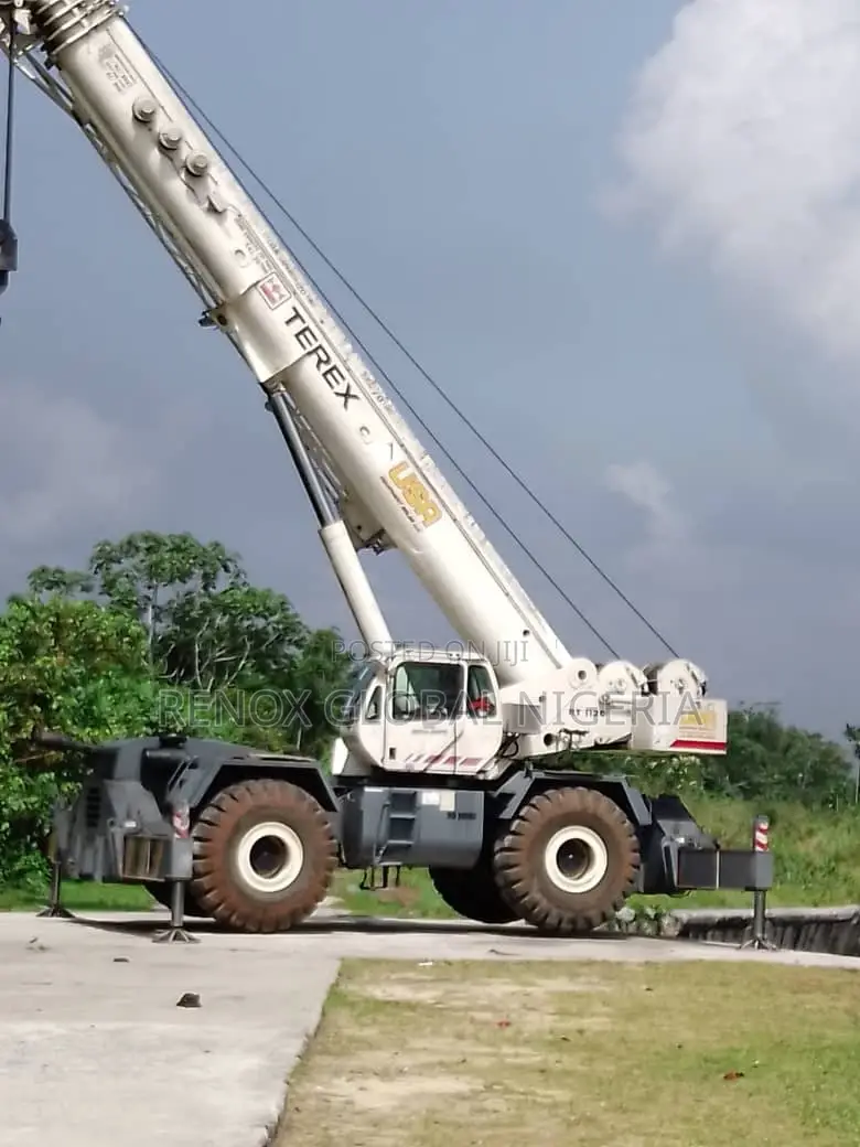 Swamp Buggy and Crane for Hire